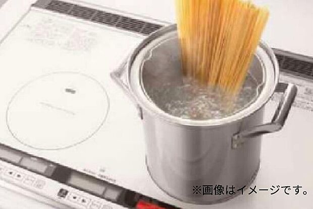 【オール電化+IHコンロ】コンロはフラット構造なので掃除が簡単で火を使わないので安全です。しかも、オール電化なので経済的!