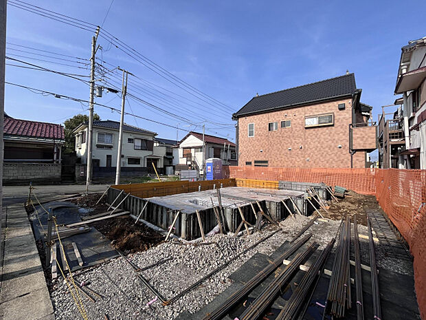 重厚感の中にスタイリッシュさを兼ね備えた外観。落ち着いたカラーリングが上質な暮らしを演出します。