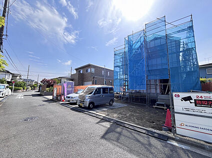 ご家族それぞれのお車も安心♪カースペース4台分を確保している