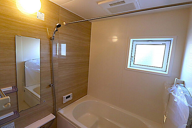 【浴室】ご家族みんなが快適に使える広さを確保！浴室暖房換気乾燥機を完備しており、洗濯物の乾燥にも活躍します♪機能性と快適性を兼ね備えた、暮らしを支える水まわり空間（^^♪