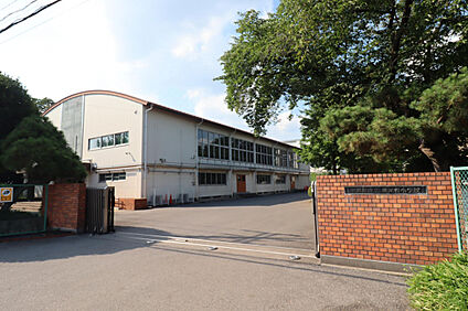 横川西小学校 810m