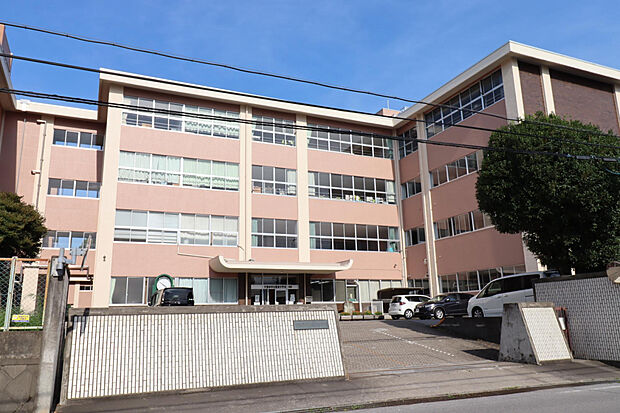 陽東中学校(約1,935m)