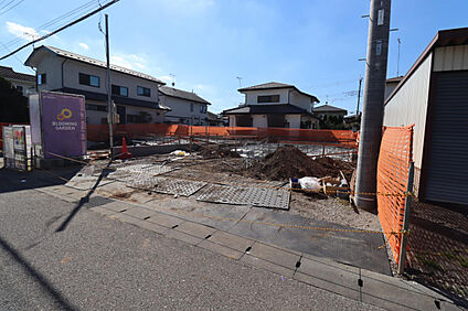 前面道路含む現地（基礎工事中）