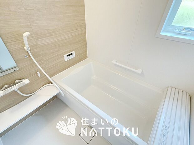 現地写真(浴室)
浴室暖房乾燥機付き。1坪タイプで広々です。