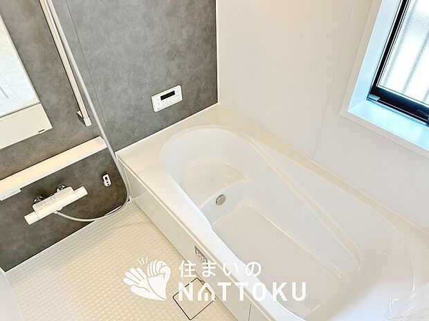 現地写真（浴室）
浴室暖房乾燥機付き。１坪タイプで広々です。