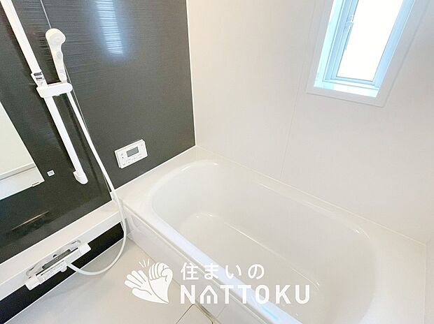 現地写真(浴室)
浴室暖房乾燥機付き。1坪タイプで広々です。