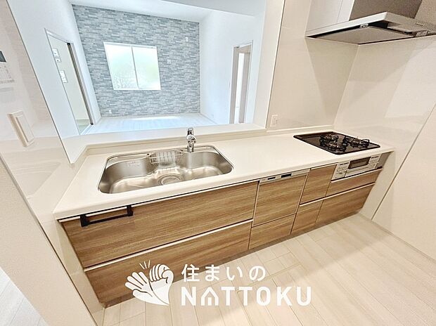 現地写真(キッチン)
収納たっぷりのシステムキッチン、浄水器付水栓を標準装備しています。