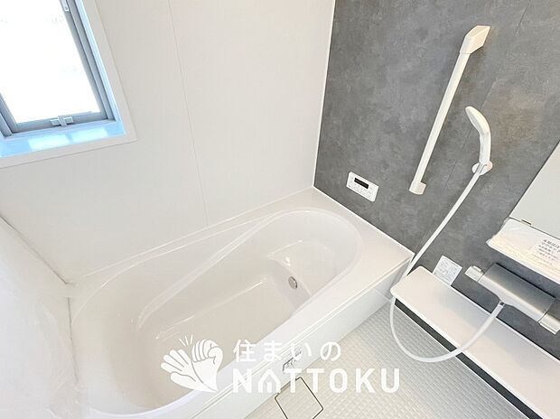 現地写真（浴室）
浴室暖房乾燥機付き。１坪タイプで広々です。