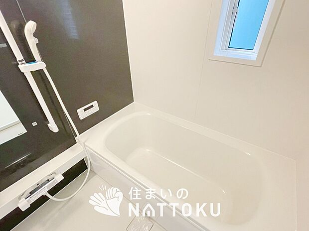 現地写真（浴室）
浴室暖房乾燥機付き。１坪タイプで広々です。