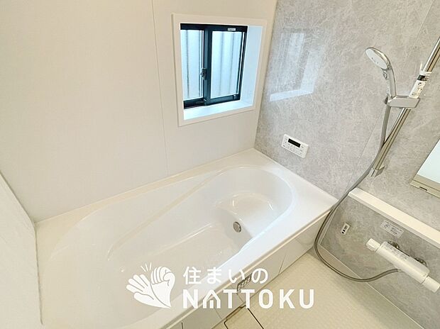 現地写真(浴室)
浴室暖房乾燥機付き。1坪タイプで広々です。