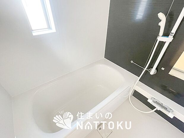 現地写真（浴室）
浴室暖房乾燥機付き。１坪タイプで広々です。