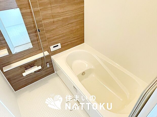 現地写真(浴室)
浴室暖房乾燥機付き。1坪タイプで広々です。