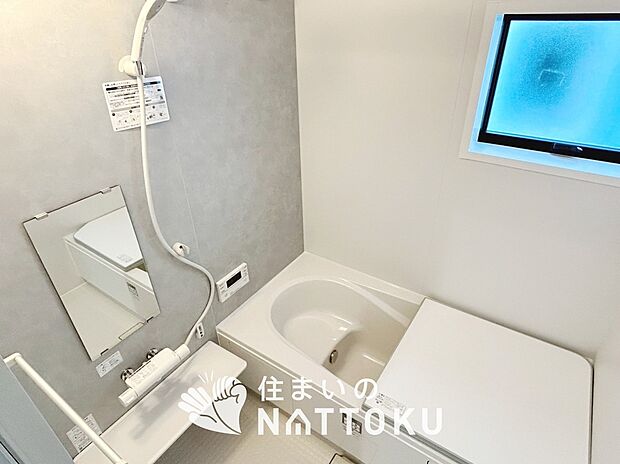 現地写真（浴室）
浴室暖房乾燥機付き。１坪タイプで広々です。