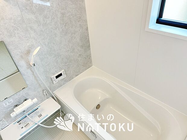 現地写真(浴室)
浴室暖房乾燥機付き。1坪タイプで広々です。