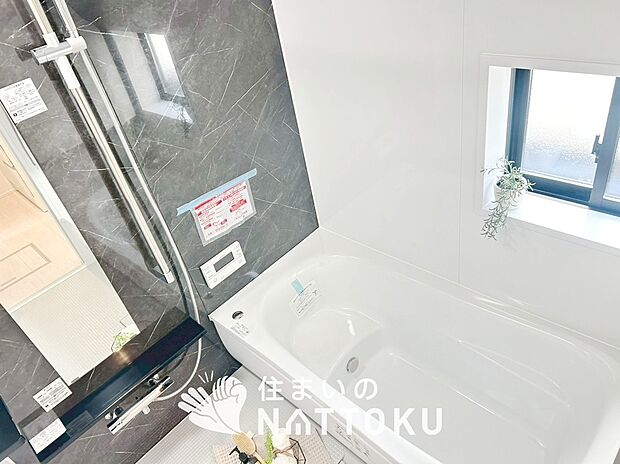 現地写真（浴室）
浴室暖房乾燥機付き。１坪タイプで広々です。