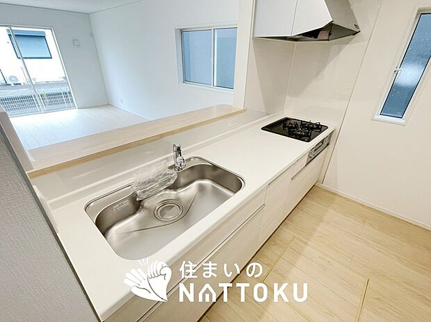 現地写真(キッチン)
収納たっぷりのシステムキッチン、浄水器付水栓を標準装備しています。