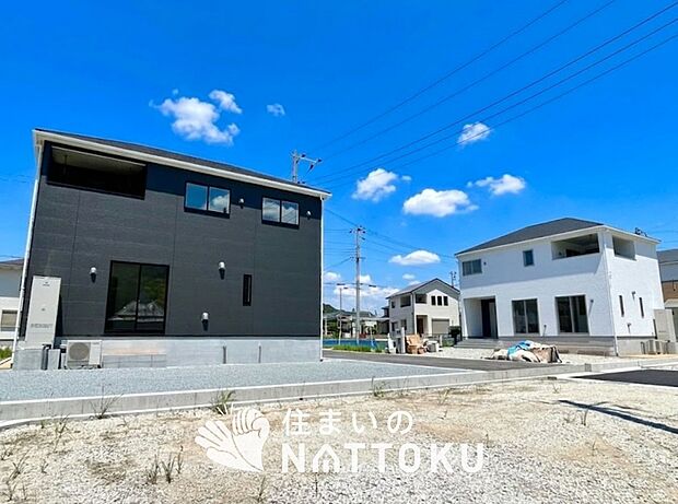 現地写真(街並み)
全2邸
駐車3台可能