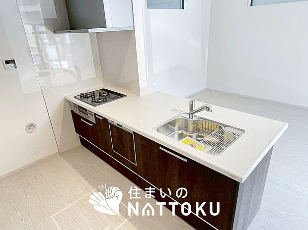 現地写真(キッチン)
収納たっぷりのシステムキッチン、浄水器付水栓を標準装備しています。