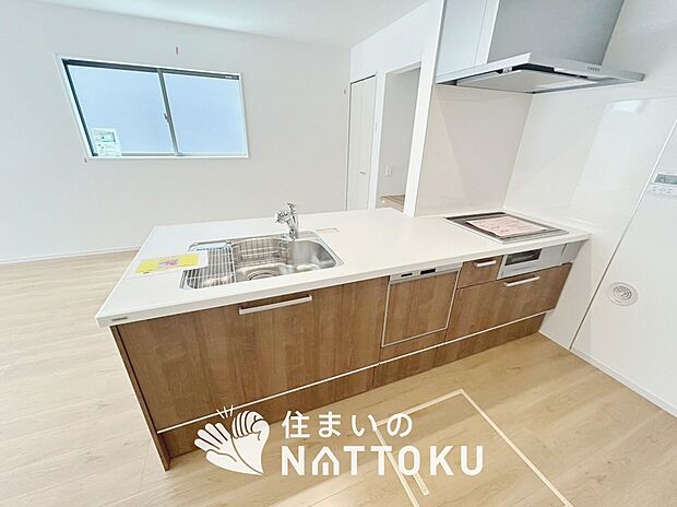 現地写真(キッチン)
収納たっぷりのシステムキッチン、浄水器付水栓を標準装備しています。