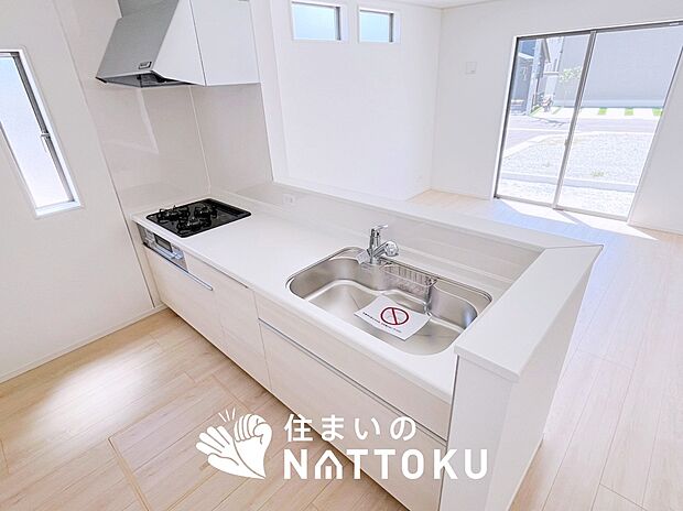 現地写真(キッチン)
収納たっぷりのシステムキッチン、浄水器付水栓を標準装備しています。