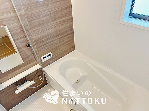 現地写真(浴室)
浴室暖房乾燥機付き。1坪タイプで広々です。