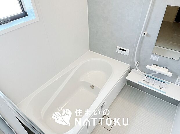 現地写真（浴室）
浴室暖房乾燥機付き。１坪タイプで広々です。