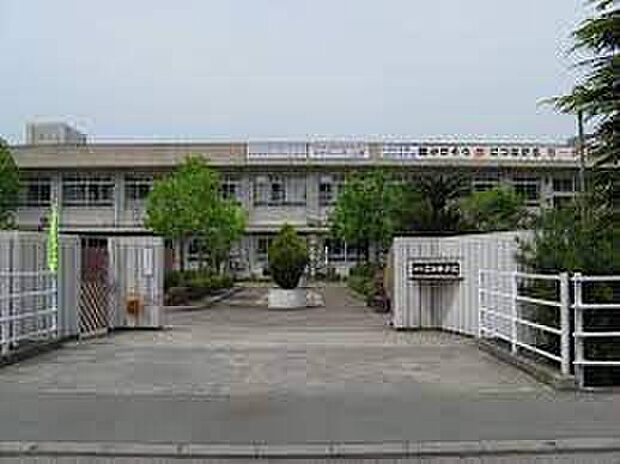 姫路市立広畑中学校（約850m）
