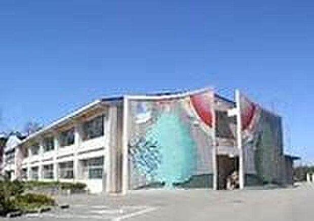 三木市立緑が丘小学校(約320m)