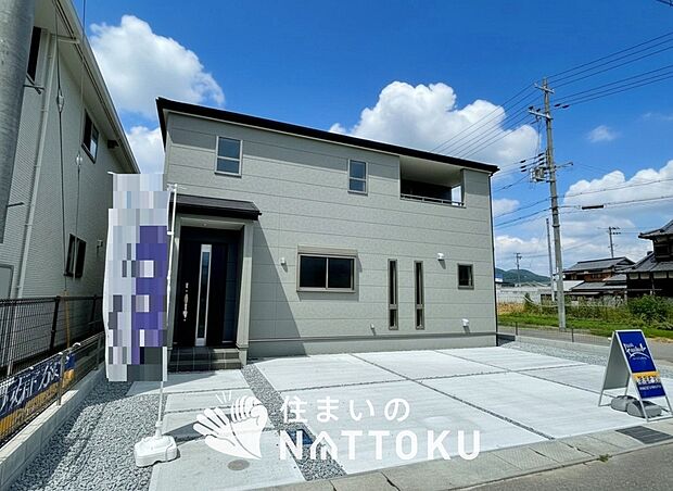 【現地写真（外観）】雨で汚れを落とし、耐久性・耐候性に優れた外壁を使用しています。