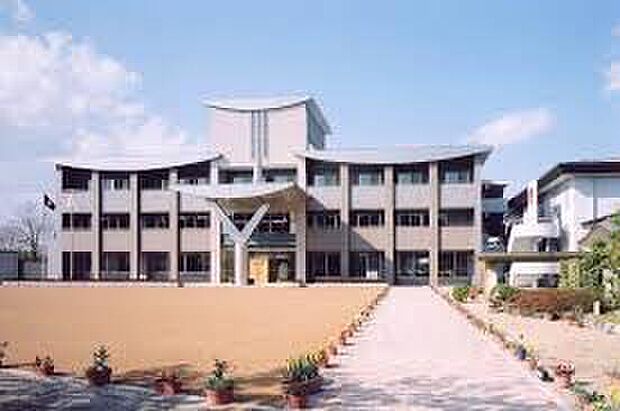 宗教法人紫光学苑ニコニコ保育園(約960m)