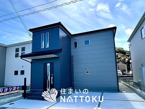 【現地写真(外観)【2号地】】雨で汚れを落とし、耐久性・耐候性に優れた外壁を使用しています。