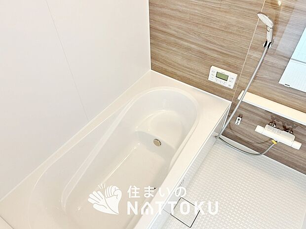 【現地写真(浴室)】浴室暖房乾燥機付き。1坪タイプで広々です。