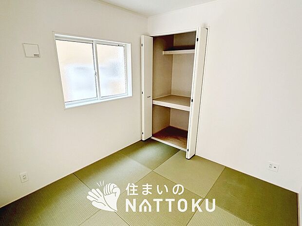 【現地写真（和室）】大壁仕様の新和室。くつろぎの空間です。