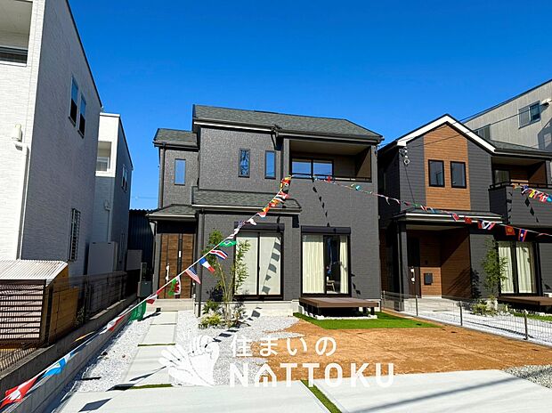 【現地写真（外観）【A号地】】軽くて火災に強い屋根材を採用し、地震時の建物への負担や揺れを軽減しています。