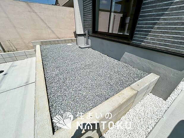 【庭】広々としたプライベート空間でお子様との遊び場、家庭菜園も可能です。