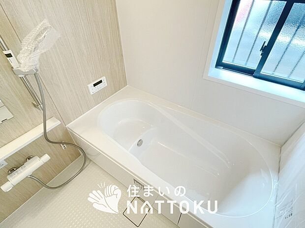 【現地写真(浴室)】浴室暖房乾燥機付き。1坪タイプで広々です。