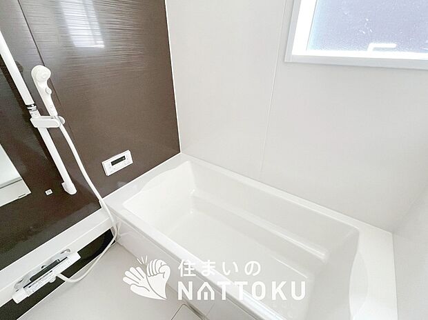 【現地写真(浴室)】乾燥機付き。1坪タイプで広々です。