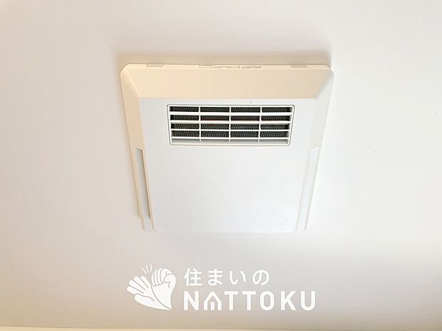 【浴室暖房換気乾燥機】サイドブロー機能で、乾燥効率アップです。
サイドに吹き出しを搭載することにより浴室内を端まで循環する気流ができ、さらに省エネ性能がアップします。