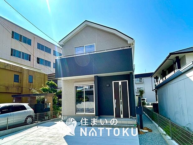 【現地写真（外観）】雨で汚れを落とし、耐久性・耐候性に優れた外壁を使用しています。