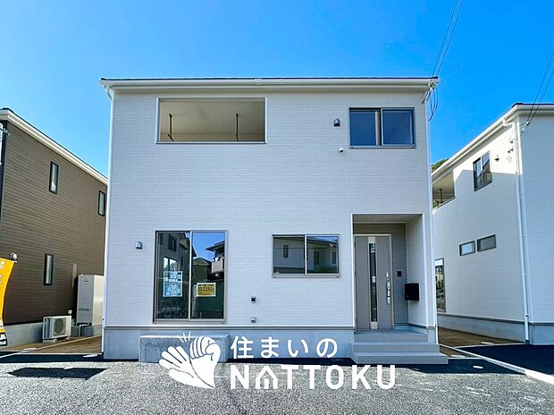 【現地写真（外観）【５号地】】軽くて火災に強い屋根材を採用し、地震時の建物への負担や揺れを軽減しています。