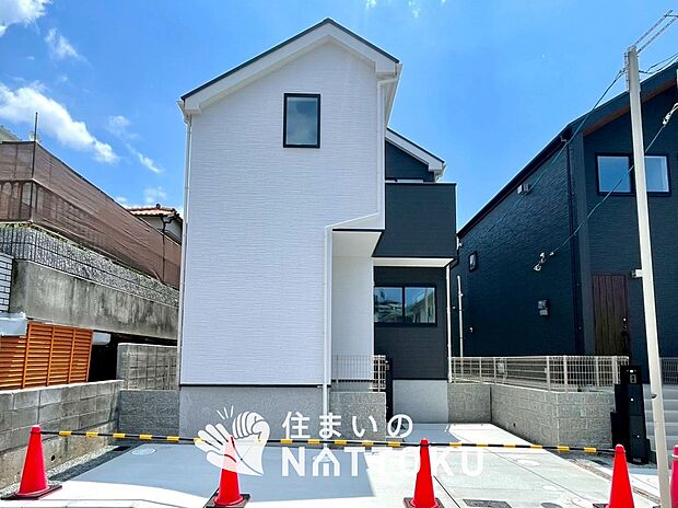 【現地写真(外観)【1号地】】雨で汚れを落とし、耐久性・耐候性に優れた外壁を使用しています。