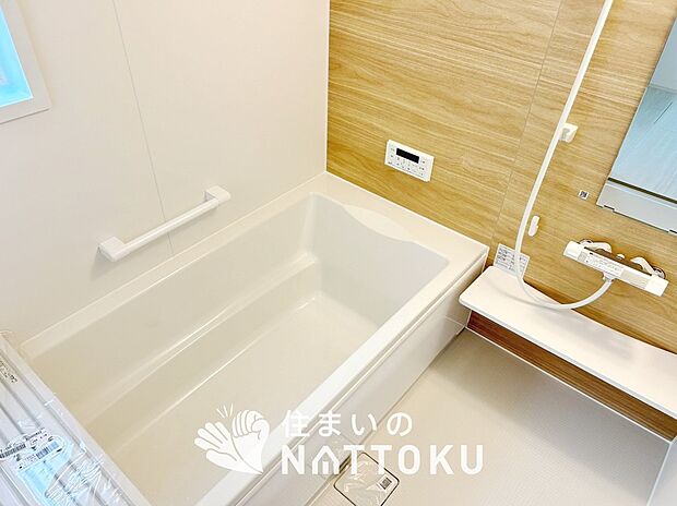 【現地写真(浴室)】浴室暖房乾燥機付き。1坪タイプで広々です。