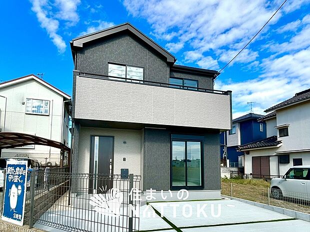 【現地写真（外観）】雨で汚れを落とし、耐久性・耐候性に優れた外壁を使用しています。