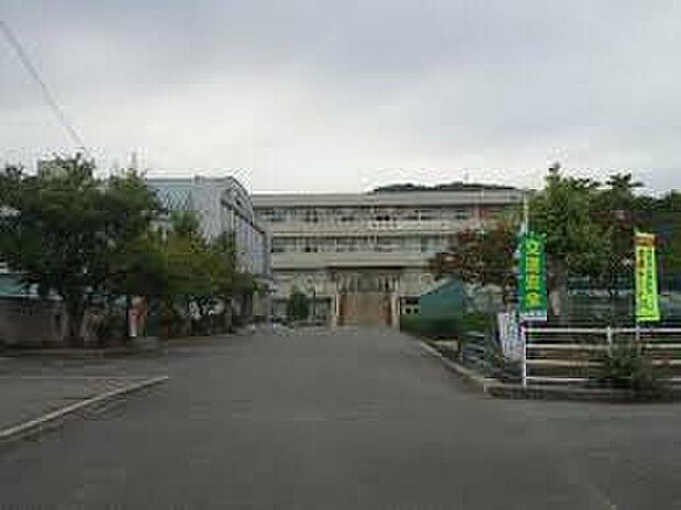 加東市立滝野中学校(約420m)