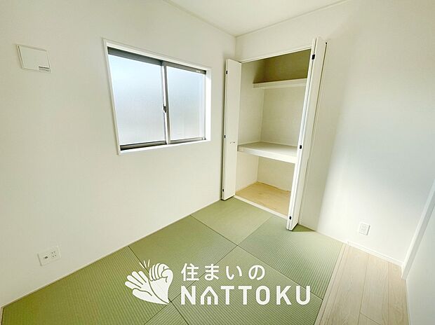 【現地写真（和室）】大壁仕様の新和室。くつろぎの空間です。