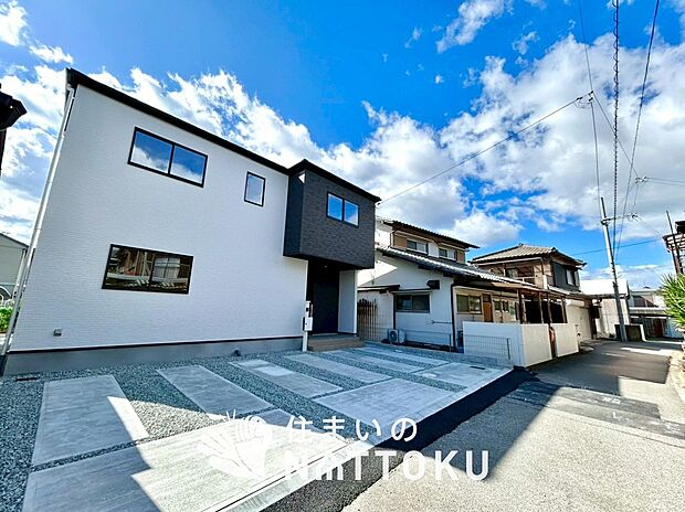 【現地写真(前道含む外観)】断熱性、気密性を高める工夫で一年中ずっと心地よく暮らせる、高気密・高断熱です。