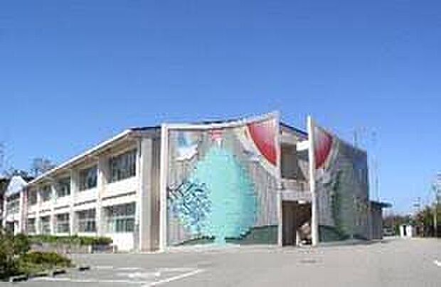 三木市立緑が丘小学校（約740m）