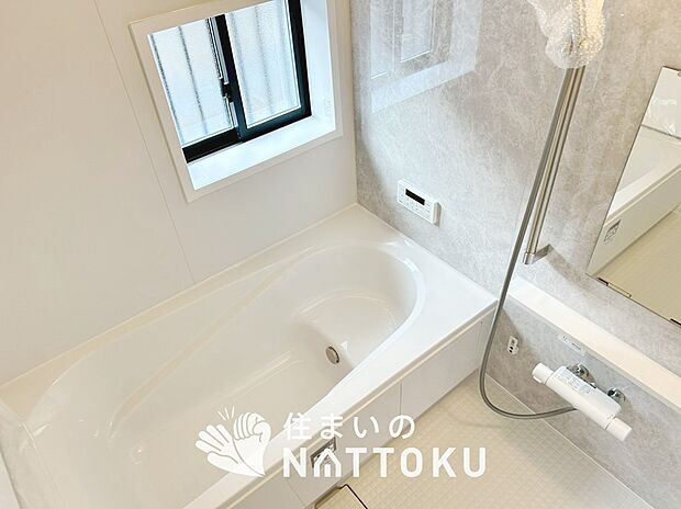 【現地写真(浴室)】浴室暖房乾燥機付き。1坪タイプで広々です。