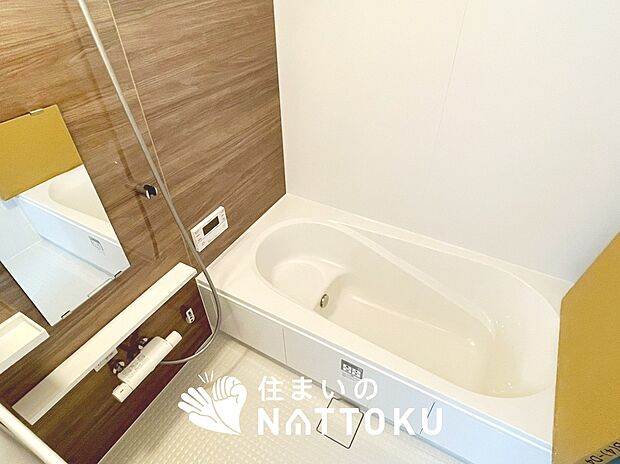 【現地写真(浴室)】浴室暖房乾燥機付き。1坪タイプで広々です。