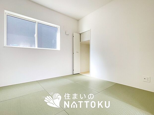 【現地写真(和室)】大壁仕様の新和室。くつろぎの空間です。